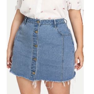 Button denim skirt